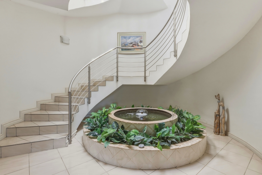 7 Bedroom Property for Sale in Constantia Western Cape